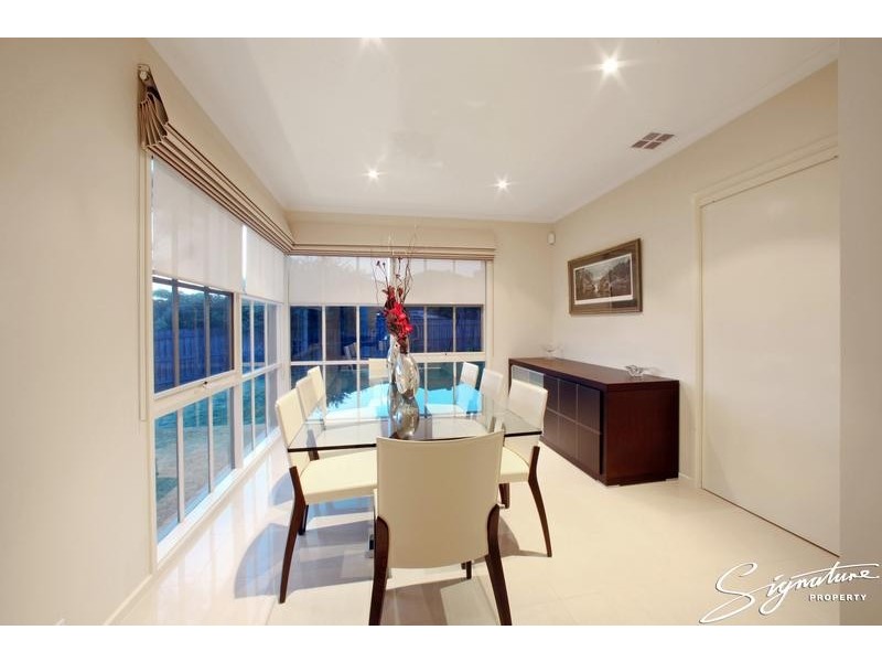 1 Markhill Place, Knoxfield VIC 3180