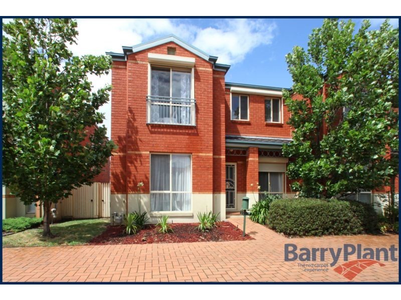 27 St Laurent Rise, Knoxfield VIC 3180
