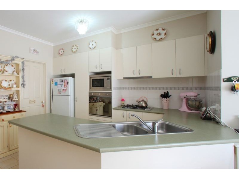 27 St Laurent Rise, Knoxfield VIC 3180