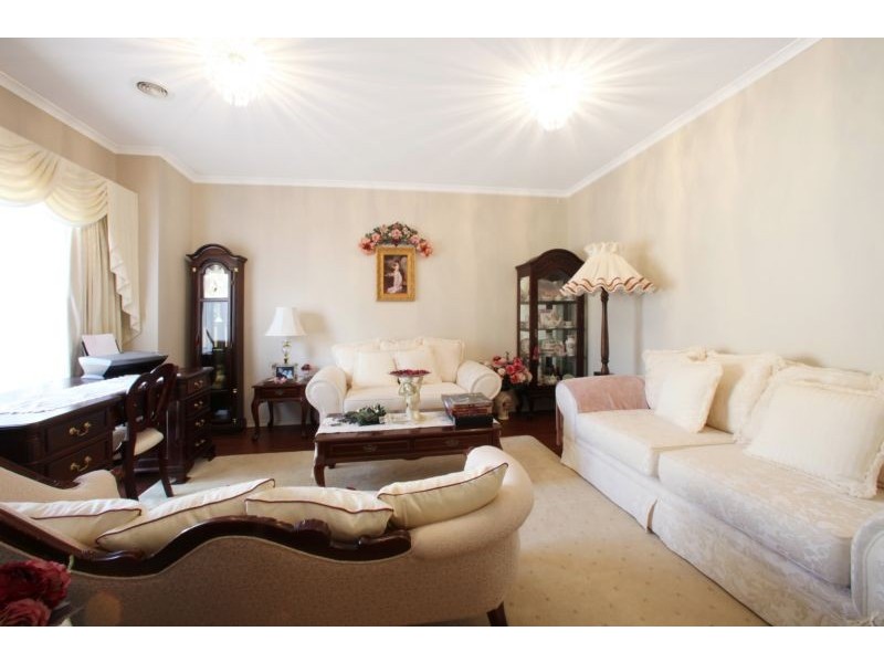 27 St Laurent Rise, Knoxfield VIC 3180