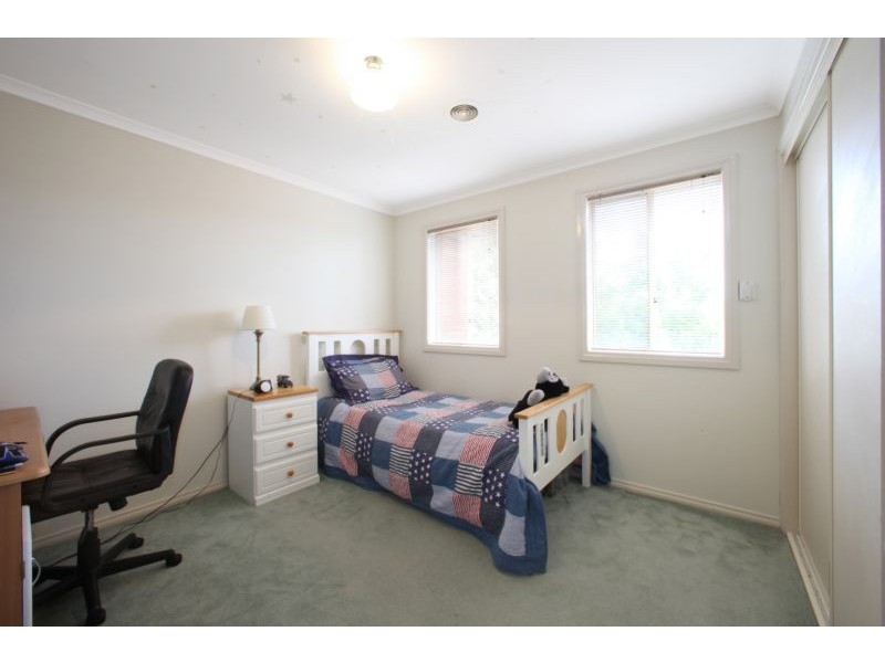 27 St Laurent Rise, Knoxfield VIC 3180