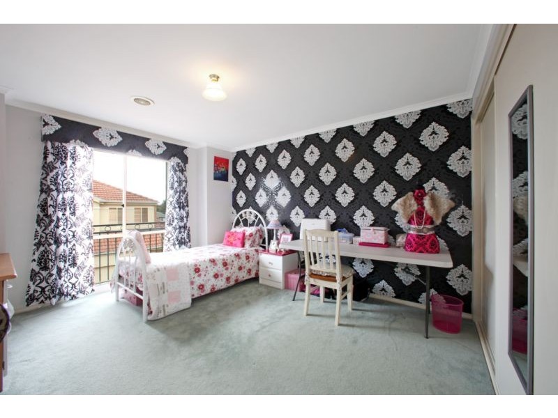 27 St Laurent Rise, Knoxfield VIC 3180