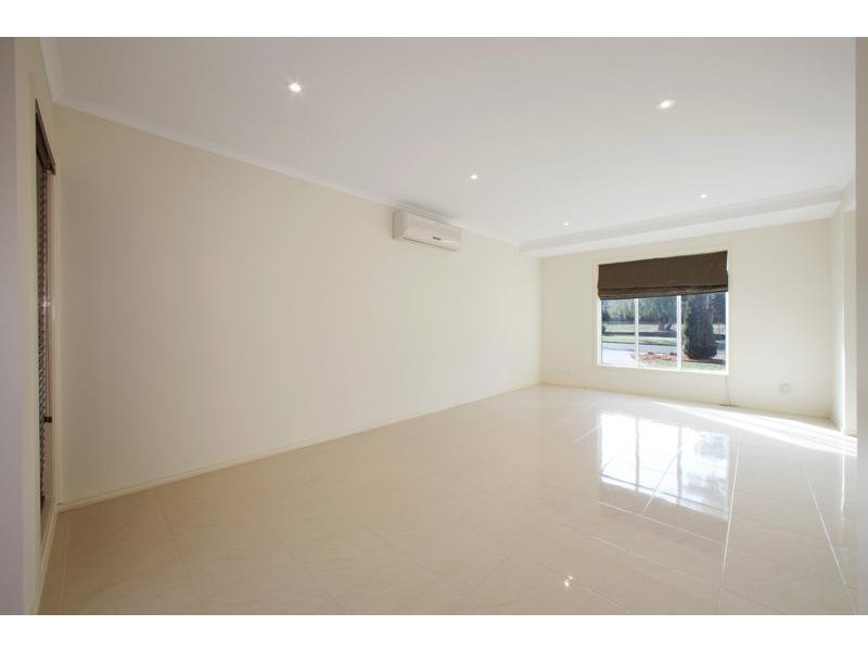 1/57 Harley St, Knoxfield VIC 3180