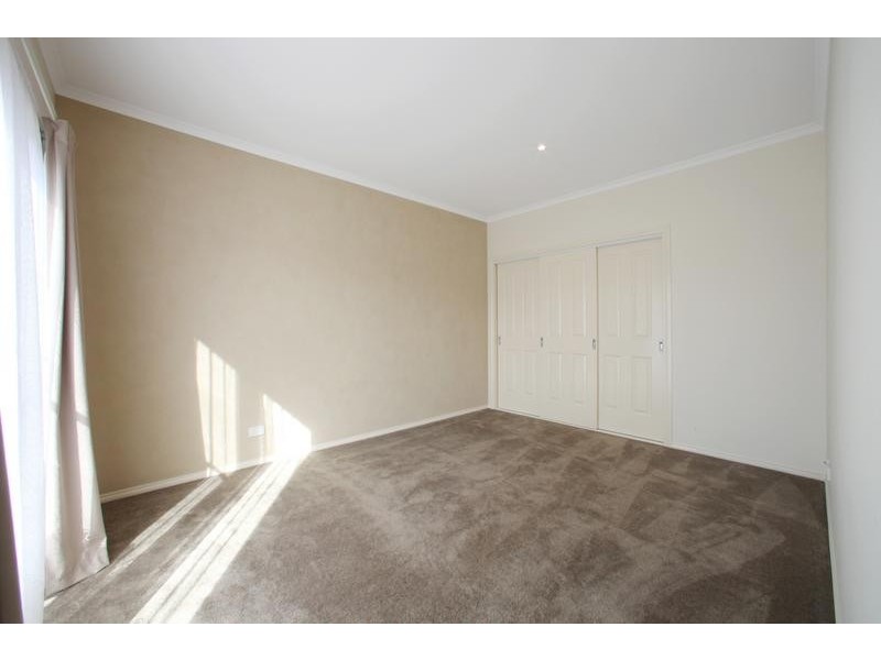 1/57 Harley St, Knoxfield VIC 3180