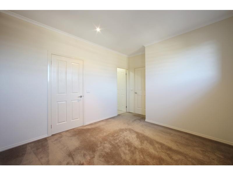 1/57 Harley St, Knoxfield VIC 3180