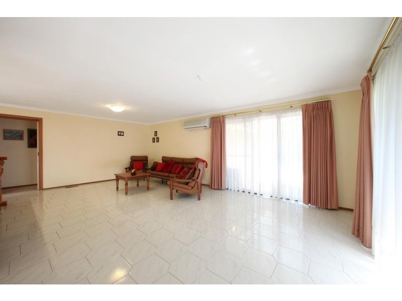 22 Woodside Drive, Rowville VIC 3178