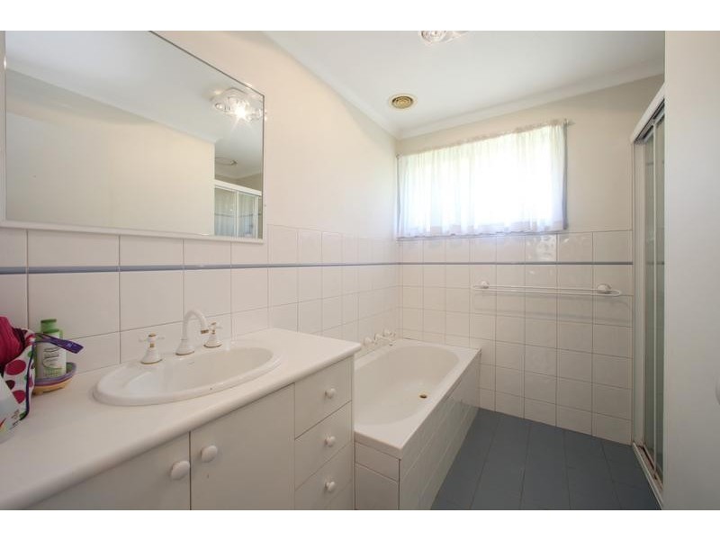 2 Humphreys Way, Rowville VIC 3178