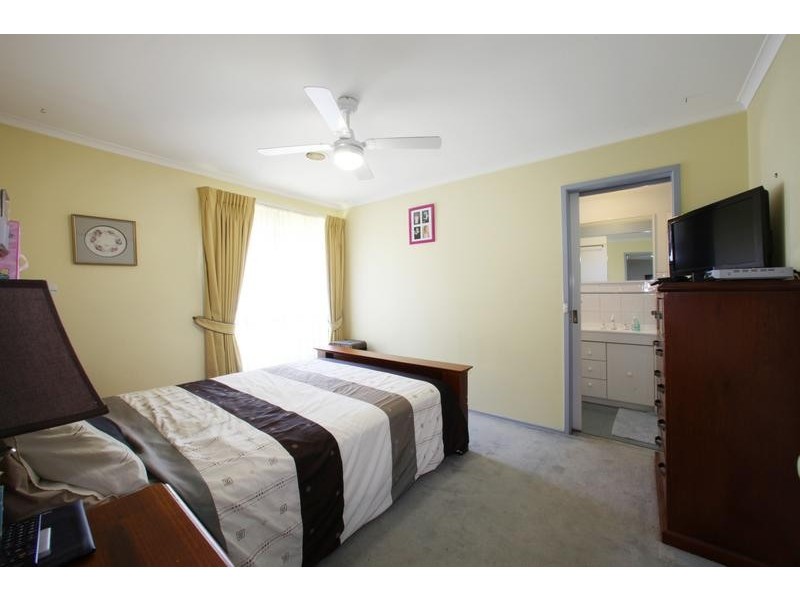 2 Humphreys Way, Rowville VIC 3178