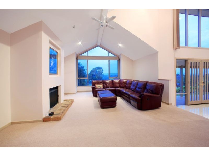 14 George Knox Drive, Rowville VIC 3178