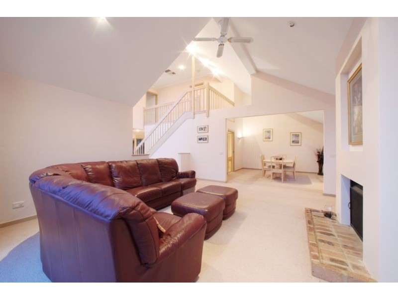 14 George Knox Drive, Rowville VIC 3178