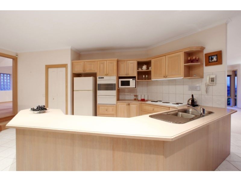 14 George Knox Drive, Rowville VIC 3178