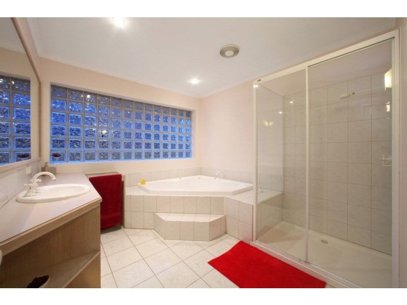 14 George Knox Drive, Rowville VIC 3178