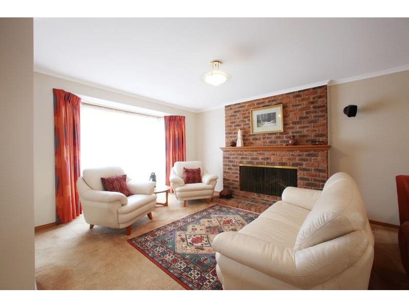 111 Bridgewater Way, Rowville VIC 3178