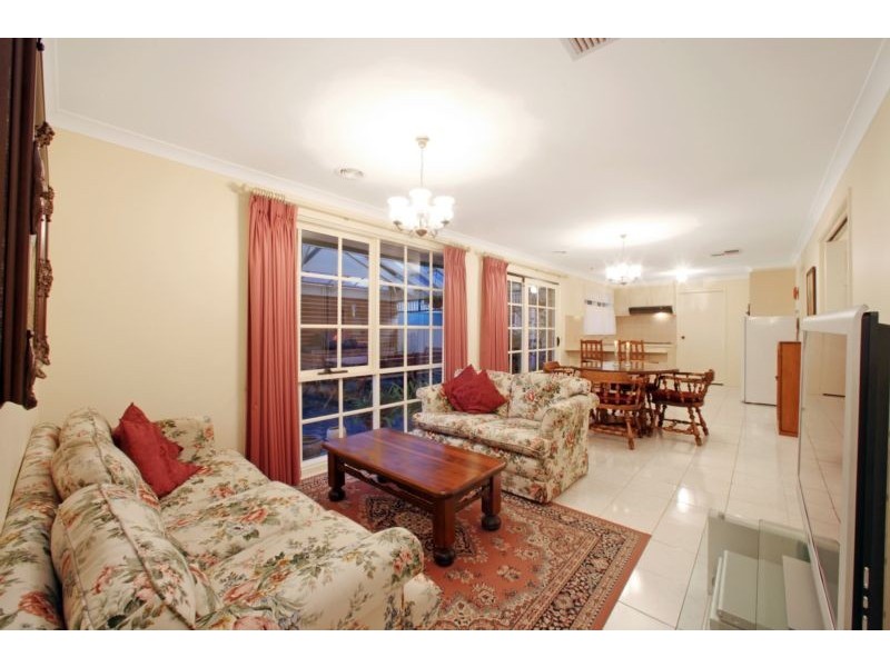 6 Waradgery Drive, Rowville VIC 3178