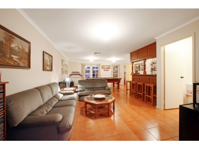 6 Waradgery Drive, Rowville VIC 3178