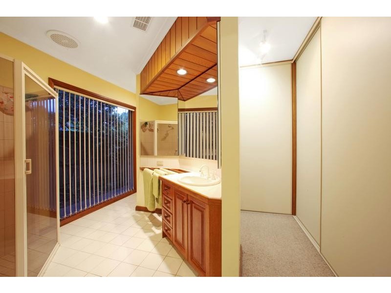 5 Waterloo Place, Rowville VIC 3178