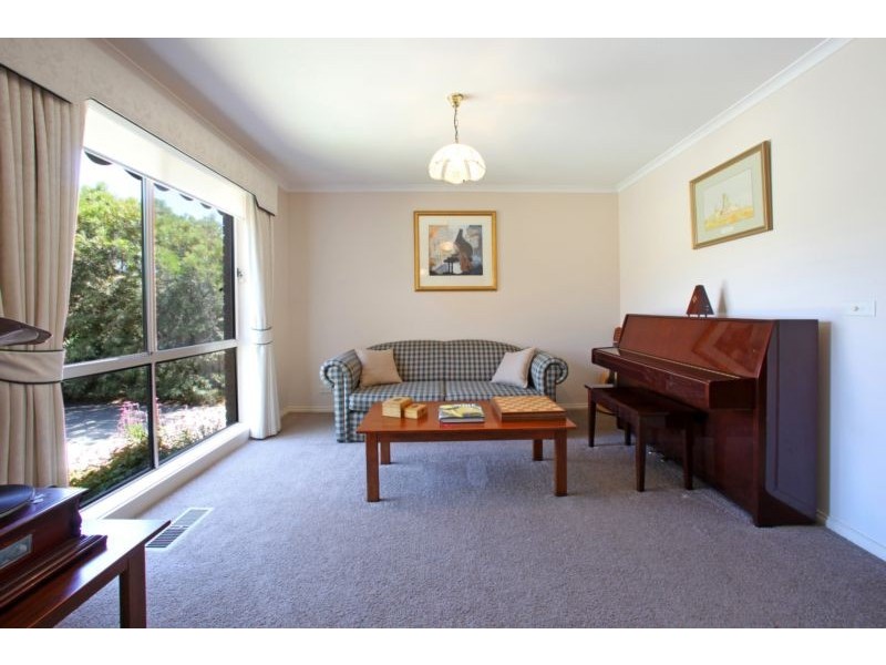 392 Dandelion Drive, Rowville VIC 3178