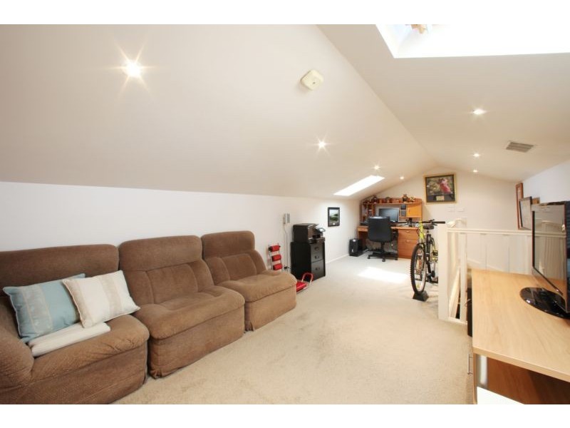 392 Dandelion Drive, Rowville VIC 3178