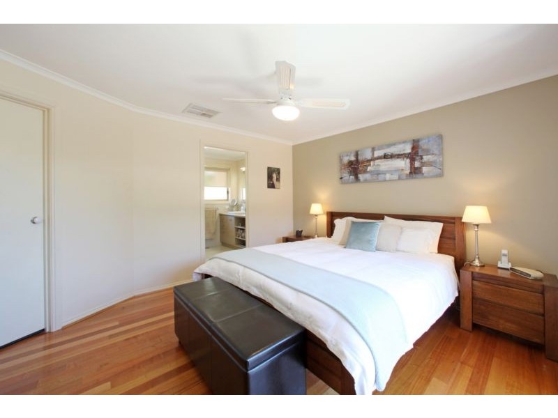 392 Dandelion Drive, Rowville VIC 3178