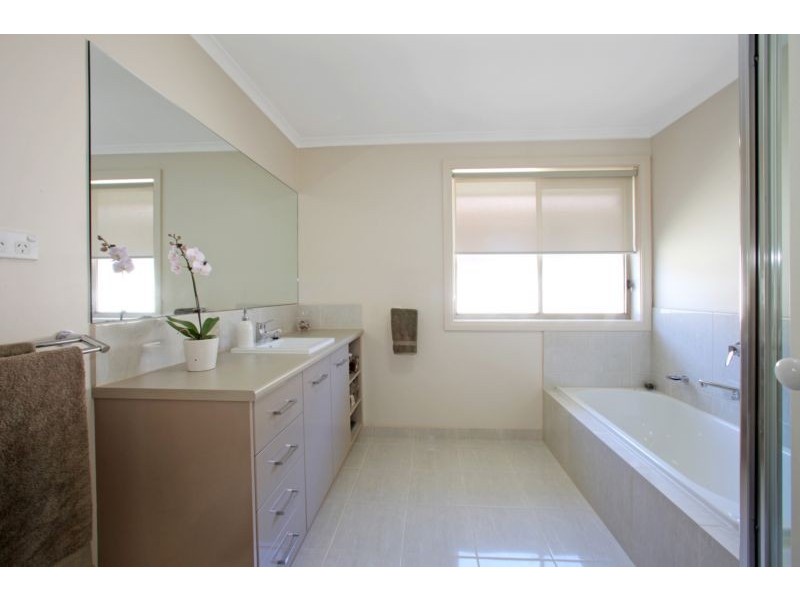 392 Dandelion Drive, Rowville VIC 3178