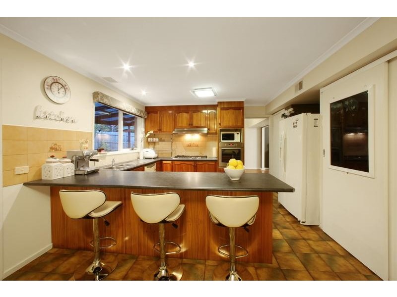 27 Bridgewater Way, Rowville VIC 3178