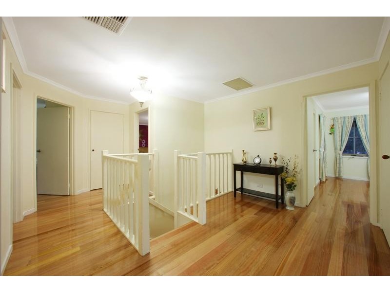 27 Bridgewater Way, Rowville VIC 3178