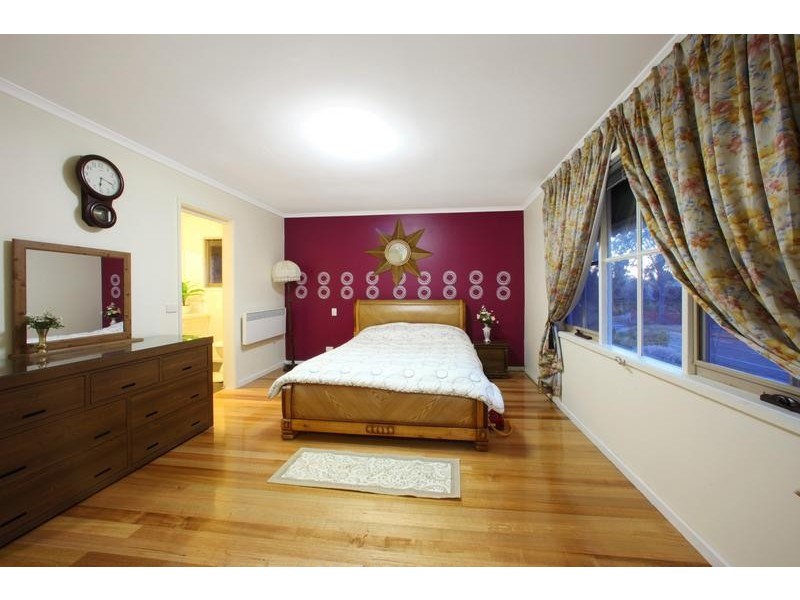 27 Bridgewater Way, Rowville VIC 3178