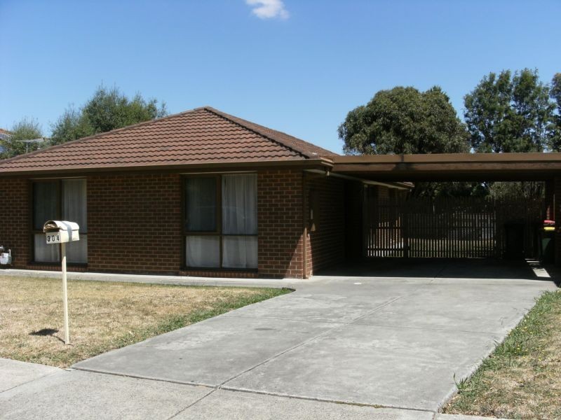 304 Dandelion Drive, Rowville VIC 3178