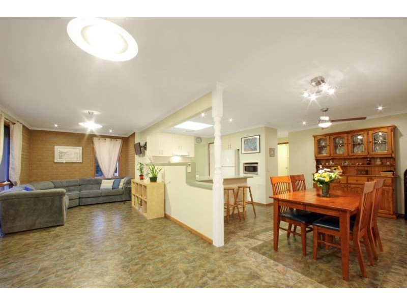 18 Snowgum Close, Rowville VIC 3178