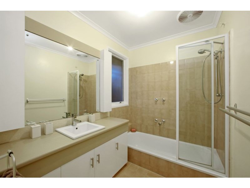 18 Snowgum Close, Rowville VIC 3178