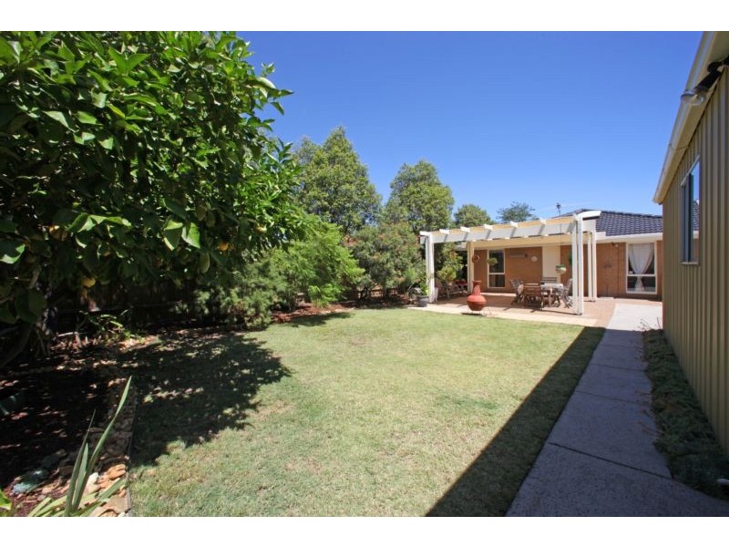 18 Snowgum Close, Rowville VIC 3178