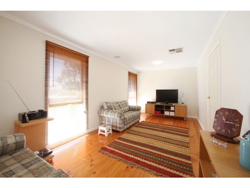 42 Burchall Crescent, Rowville VIC 3178