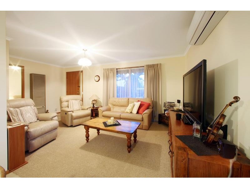 27 Bexsarm Crescent, Rowville VIC 3178