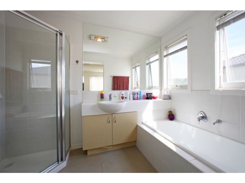 94 Sovereign Manors Crescent, Rowville VIC 3178