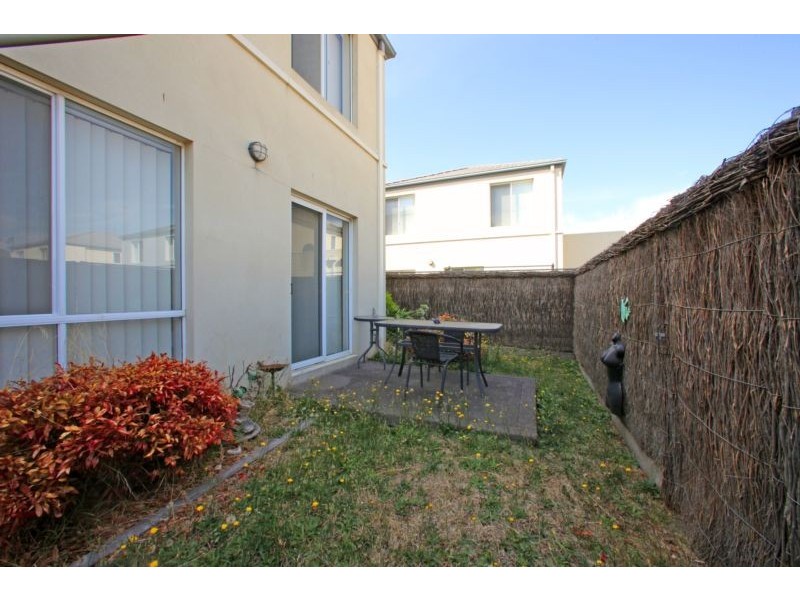 94 Sovereign Manors Crescent, Rowville VIC 3178