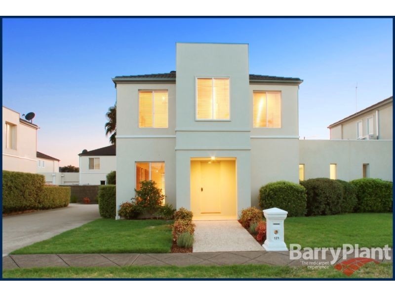 121 Sovereign Manors Crescent, Rowville VIC 3178