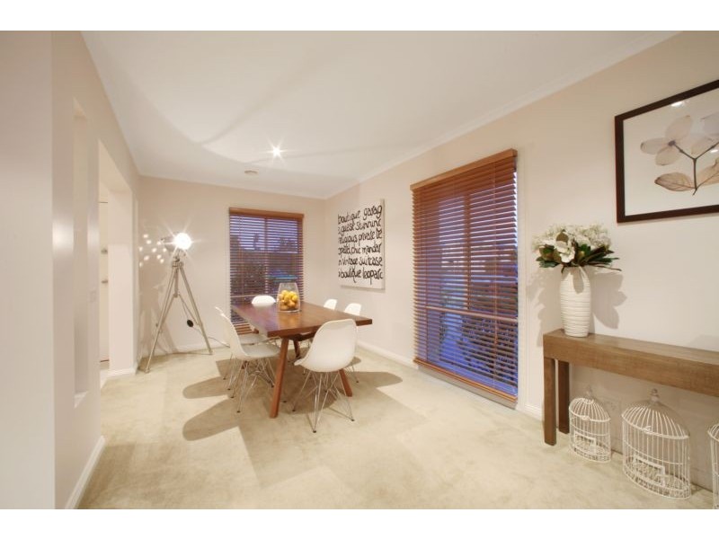 121 Sovereign Manors Crescent, Rowville VIC 3178