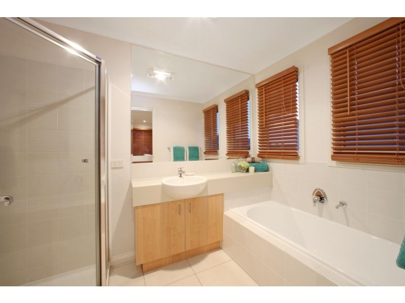 121 Sovereign Manors Crescent, Rowville VIC 3178