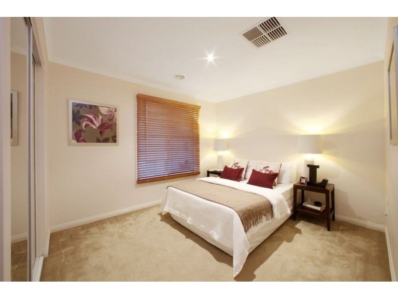 121 Sovereign Manors Crescent, Rowville VIC 3178