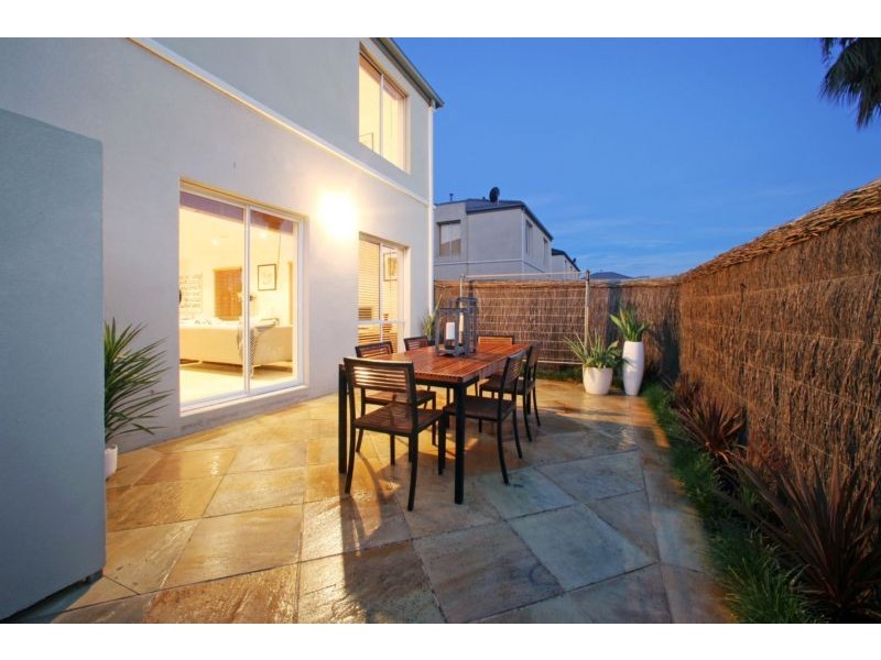 121 Sovereign Manors Crescent, Rowville VIC 3178