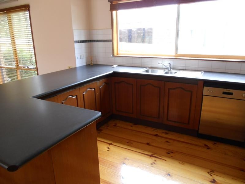 72 Dandelion Drive, Rowville VIC 3178