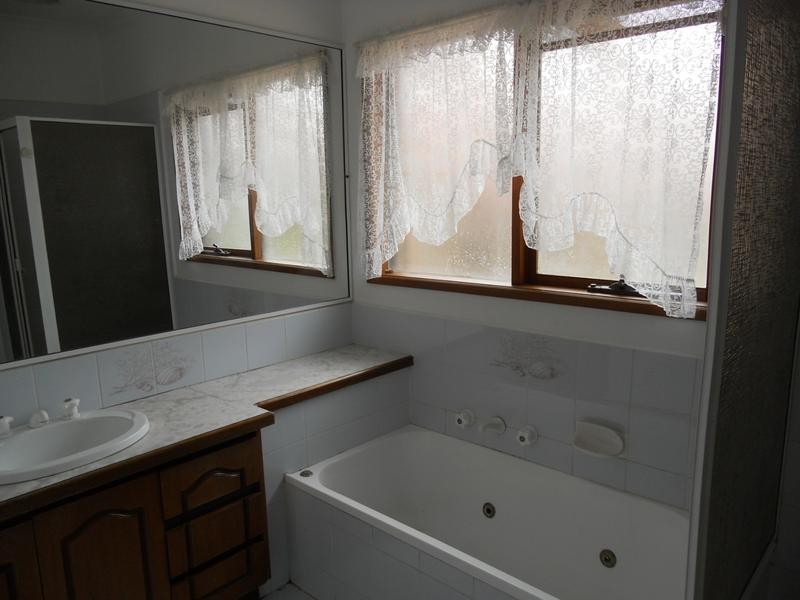 72 Dandelion Drive, Rowville VIC 3178