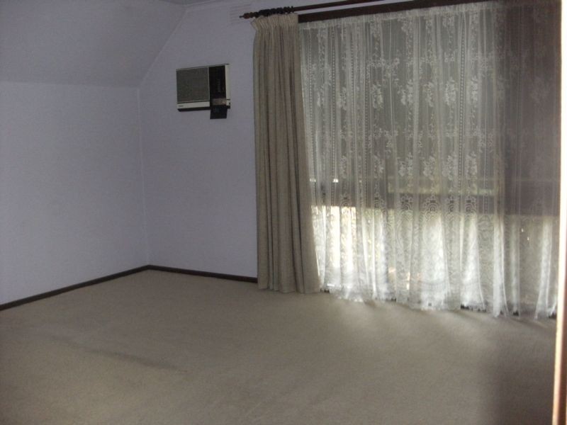 44 Erie Ave, Rowville VIC 3178