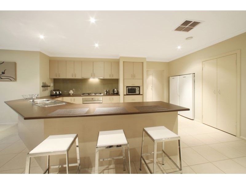 6 Straughan Close, Lysterfield VIC 3156