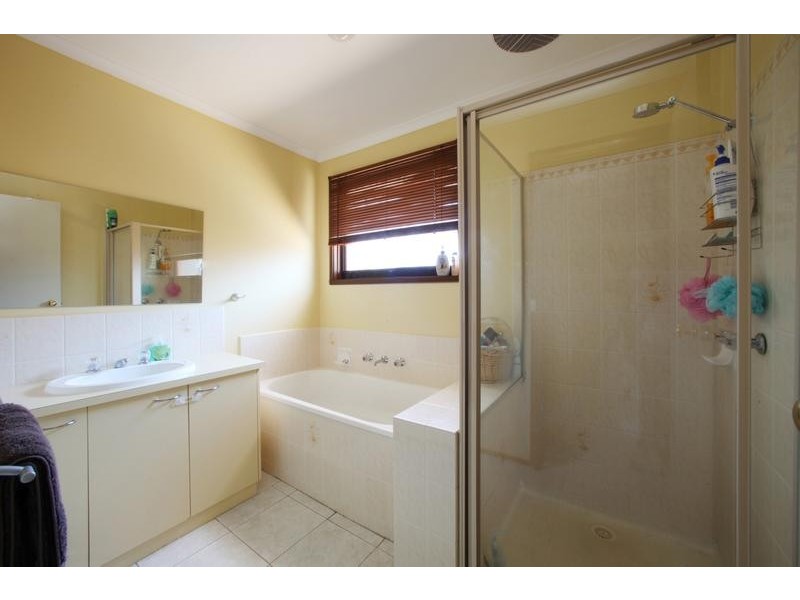 11 Montrose Court, Endeavour Hills VIC 3802