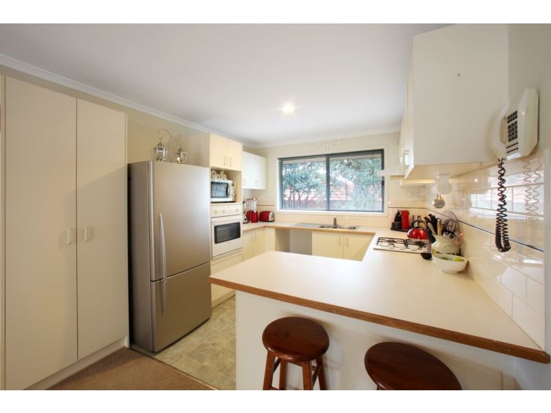 2/8 Monteith Crescent, Endeavour Hills VIC 3802