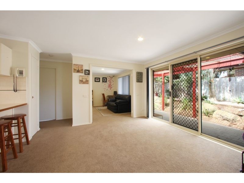 2/8 Monteith Crescent, Endeavour Hills VIC 3802