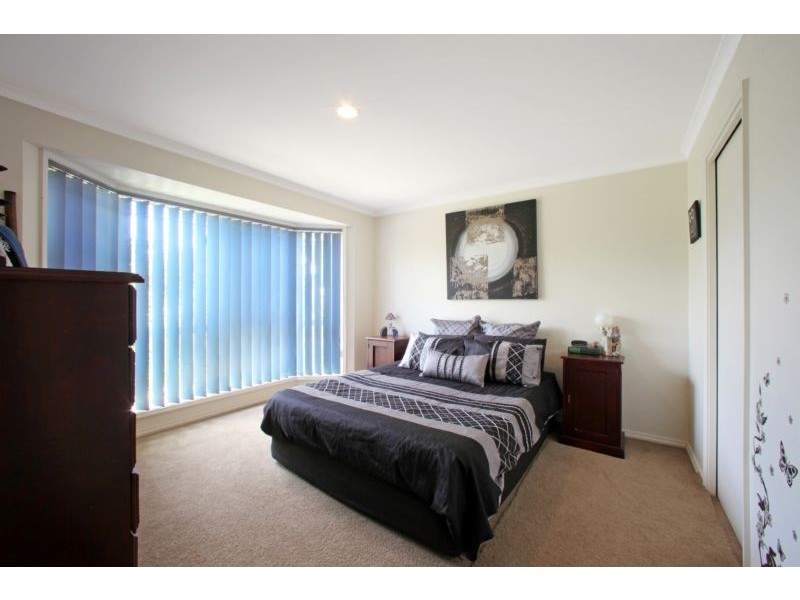 2/8 Monteith Crescent, Endeavour Hills VIC 3802