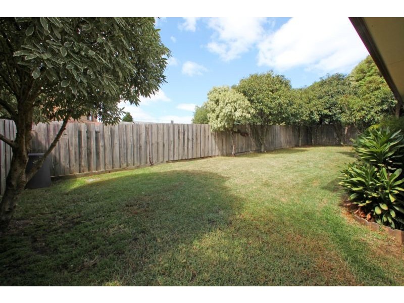 2/8 Monteith Crescent, Endeavour Hills VIC 3802