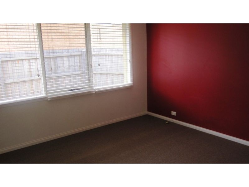 1/21 Chalcot Drive, Endeavour Hills VIC 3802